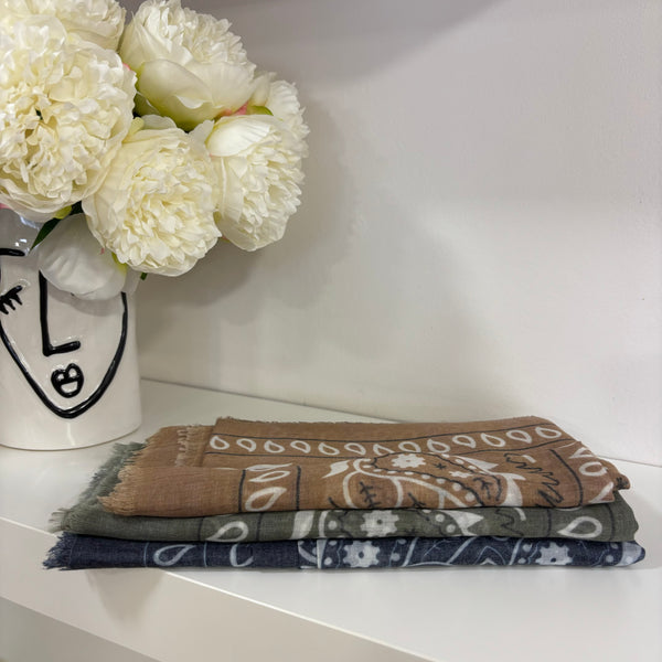 Petit foulard motif bandana